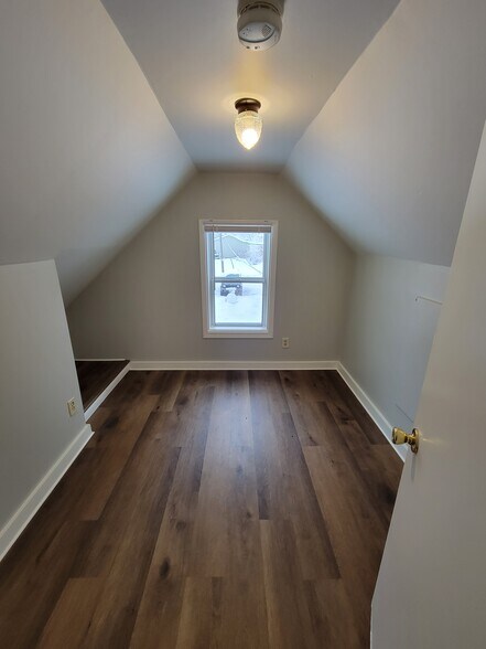 Office/ 2nd bedroom - 106 N State St