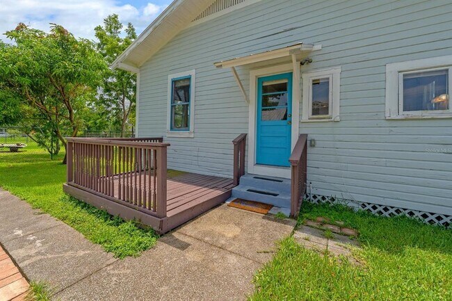 Building Photo - 2402 E 10th Ave