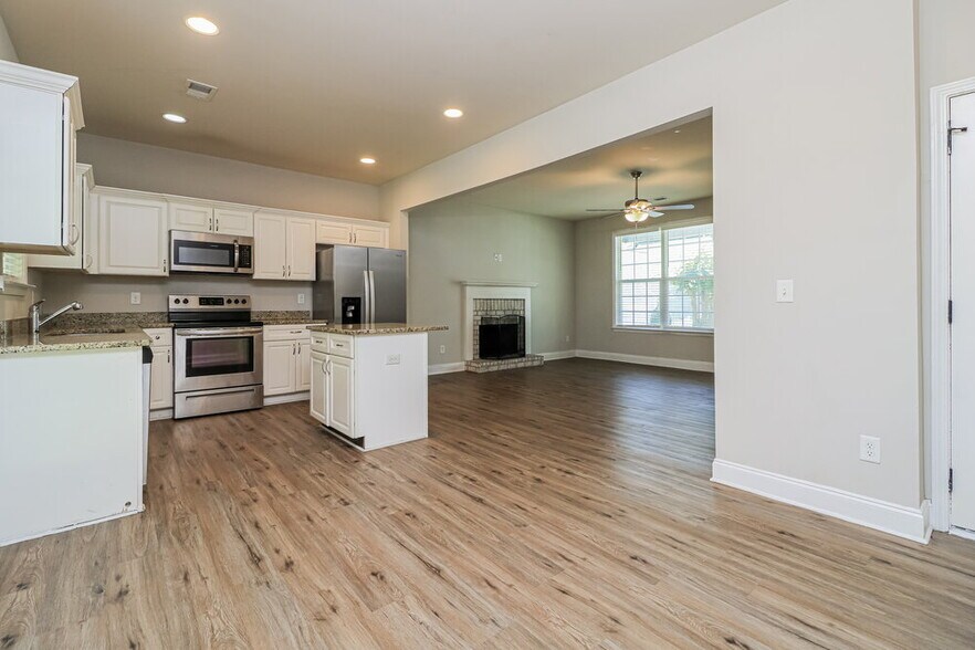 Building Photo - 77 Rosemont Ct