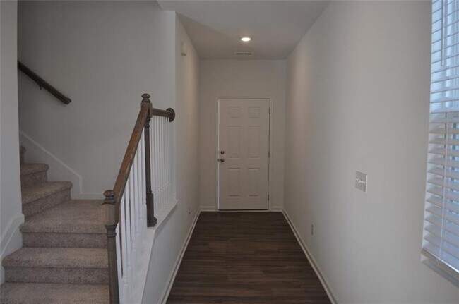 Building Photo - 5830 Flint Ln