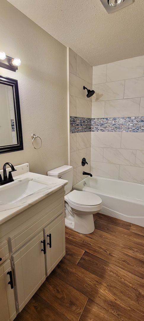 Building Photo - COLONIAL PARK LUXURY CONDO TOTAL UPDATED