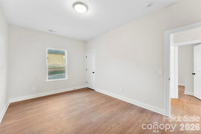 Building Photo - 1558 7th Ave Dr SW