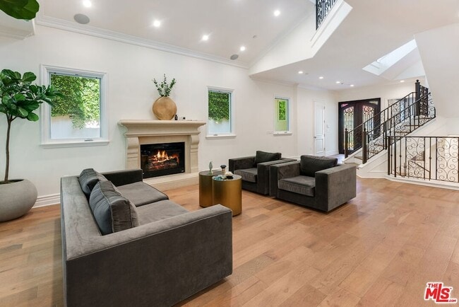 Building Photo - 363 S Saltair Ave