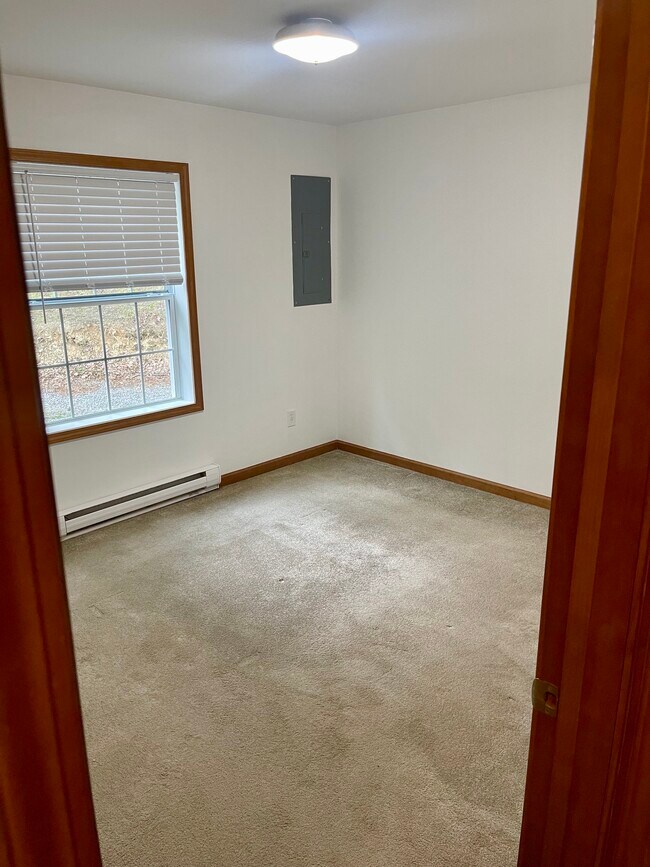 Building Photo - 1181 Sunrise Dr