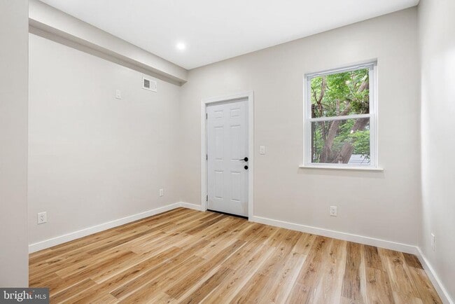 Building Photo - 1250 S 27th St