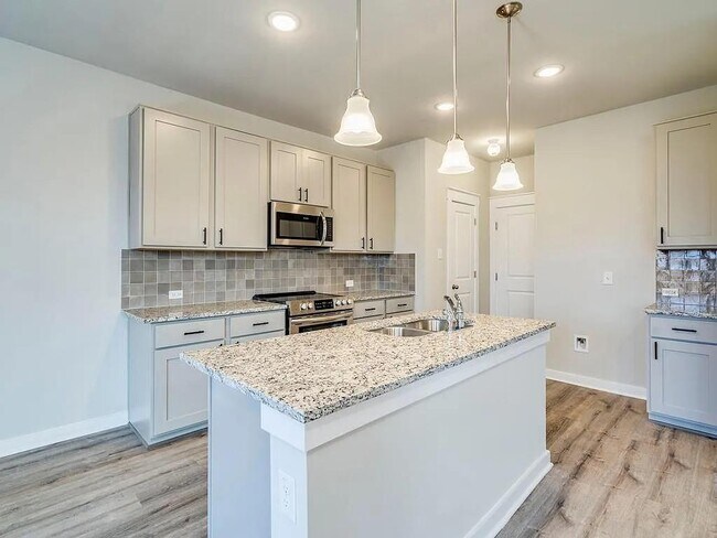 Building Photo - 515 Fieldwood Dr