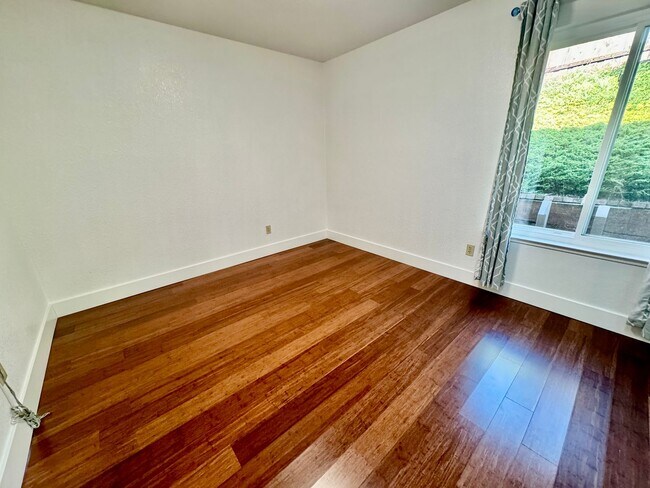 Building Photo - Spacious 4 Bed/2Ba Home in Richmond with Large Backyard!