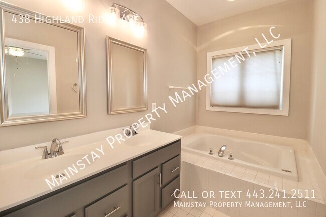 Building Photo - 438 Highland Ridge Ave