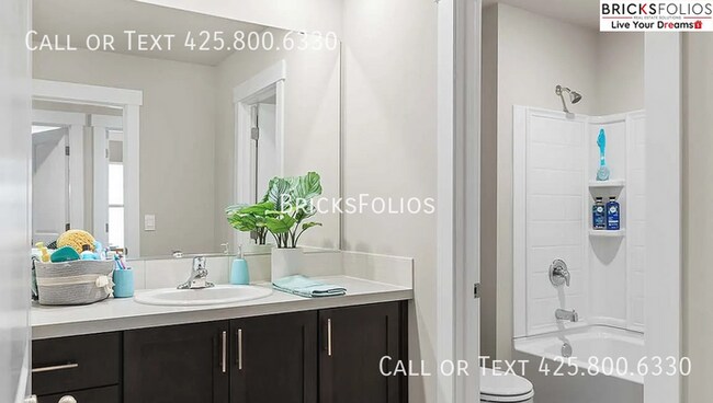 Building Photo - Your Dream Home Awaits in Port Orchard!