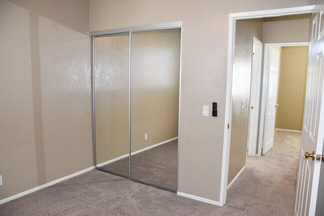 Building Photo - Beautiful 2 Story Home For Rent