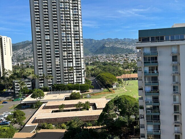 Building Photo - Crescent Park, 2 bedroom, 2 bathroom, with washer/dryer in apartment, Huge Diamond Head view from...