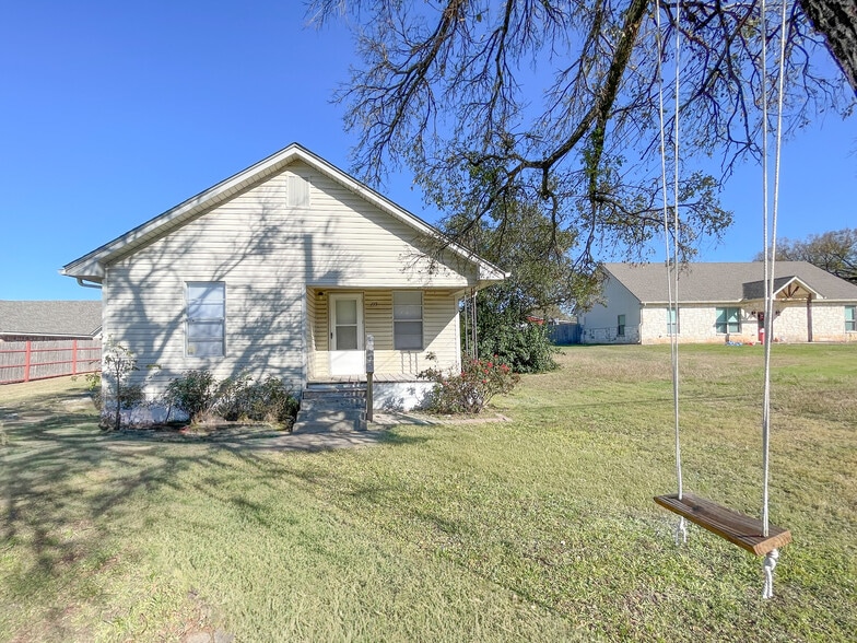 Primary Photo - 715 N Bunker Dr