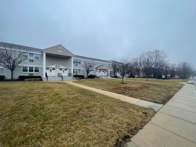 Building Photo - 581 Patten Ave
