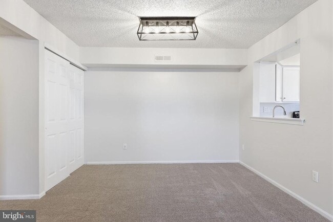 Building Photo - 2014 Barry Ct