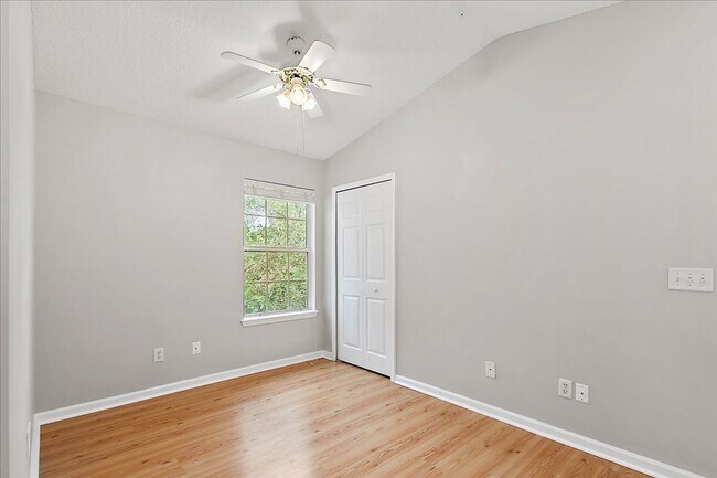 Building Photo - Lovely contemporary home in popular South Jax Beach!
