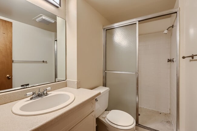 Building Photo - 620 Mathews St