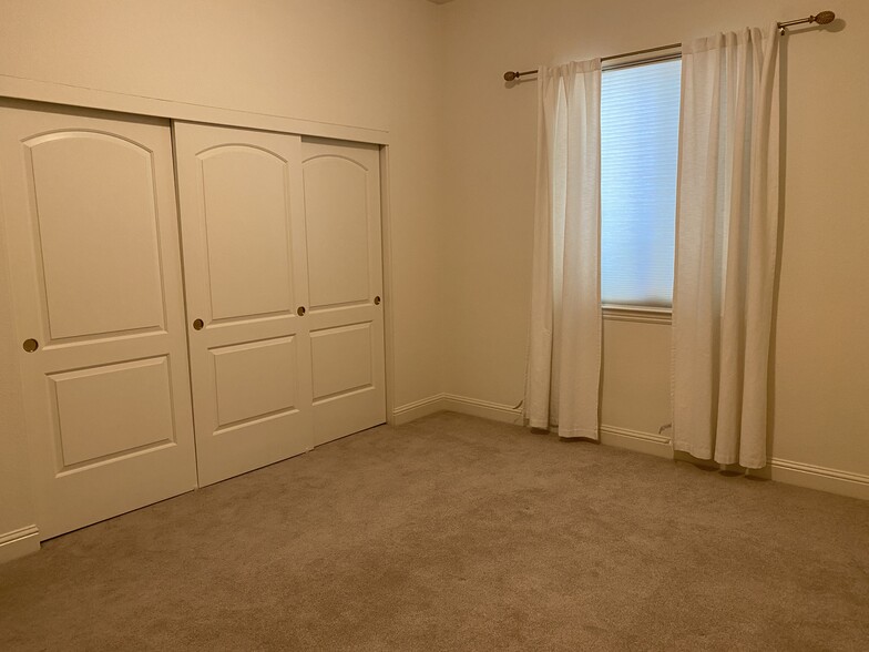 Bedroom#3 - 1828 Ivanhoe Ave
