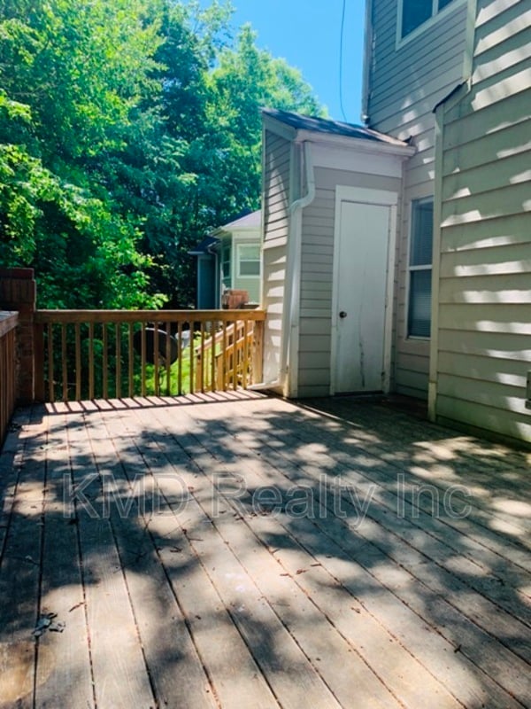 Building Photo - 7332 Mdw Gln Dr