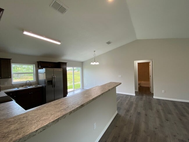 Building Photo - Silver Springs Shores - Welcome Home