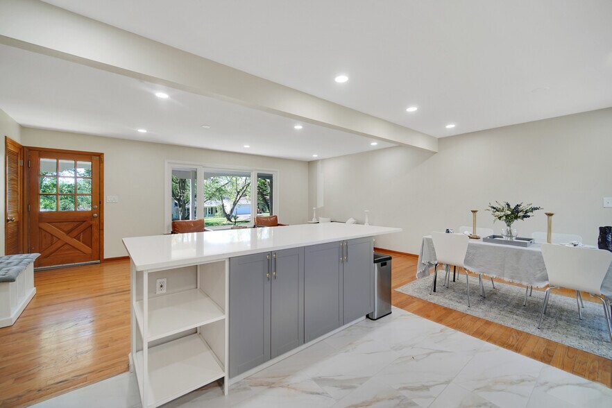 Building Photo - 22W362 Hackberry Dr