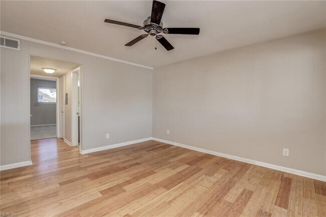 Building Photo - 1226 Little Bay Ave