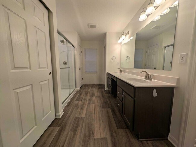 Building Photo - 8246 Woodstar Dr