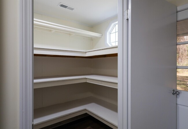 Building Photo - 1190 Blue Creek Rd