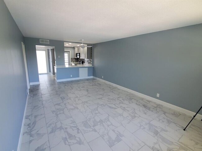 Building Photo - 1481 S Ocean Blvd