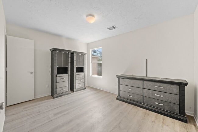Building Photo - 20719 Fair Castle Dr