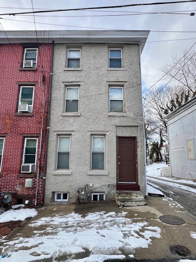 Building Photo - 3-Bedroom + Bonus Room | 1-Bath End-of-Row Townhome in Norristown – Available Now!