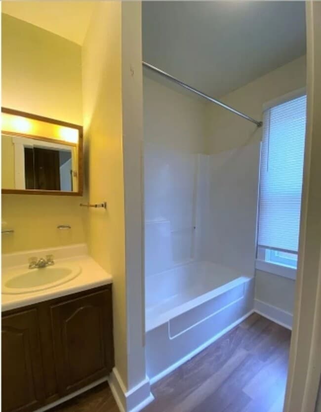 Building Photo - 216-218 W Lamb St