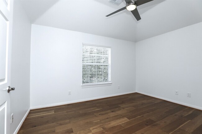 Building Photo - 1715 Cottage Landing Ln