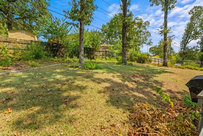 Building Photo - 6412 Chippewa Dr