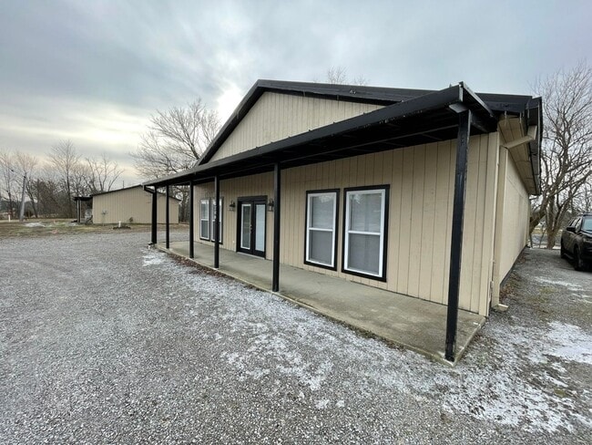 Building Photo - 18206 Shelbyville Rd
