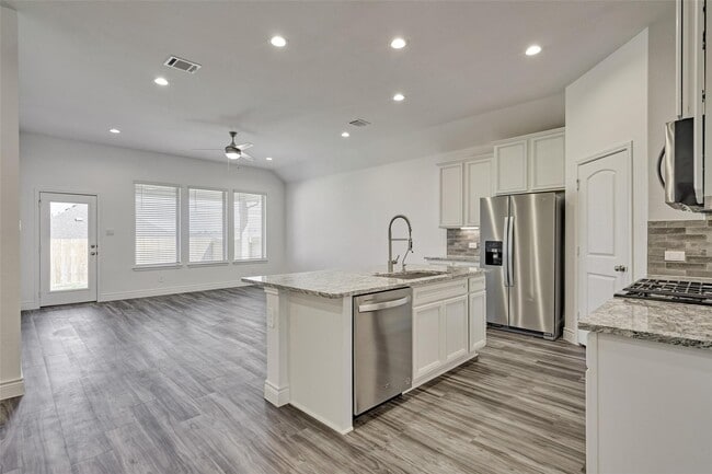 Building Photo - 981 Youth Water Rd