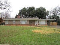 Building Photo - 2344 Linda Ln