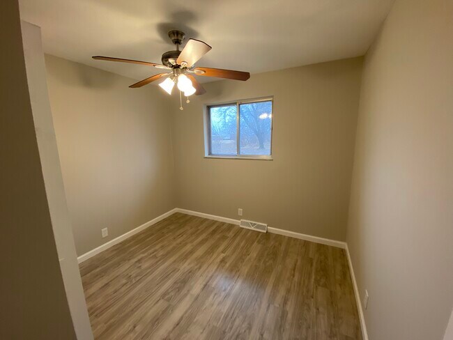 Building Photo - 2727 Angela Dr