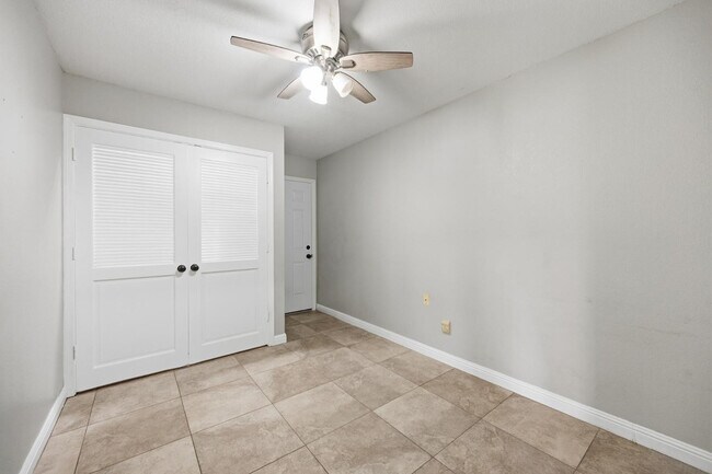 Building Photo - 5531 E Elena Ave