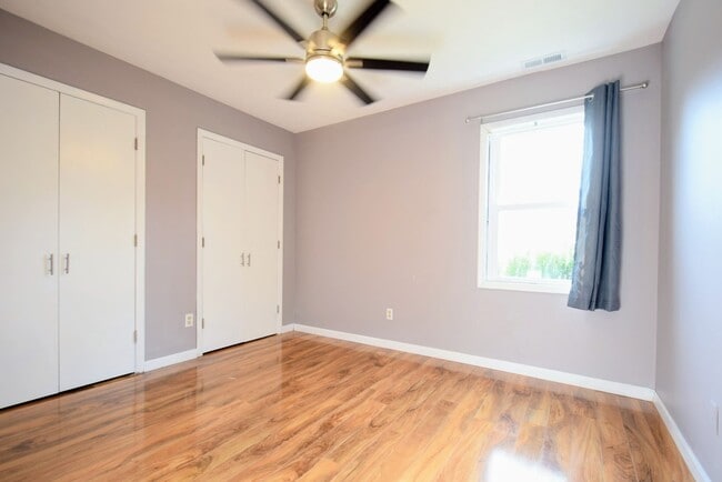 Building Photo - McArthur Place