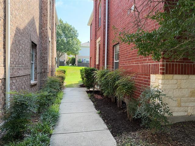 Building Photo - 8738 Bigelow Dr