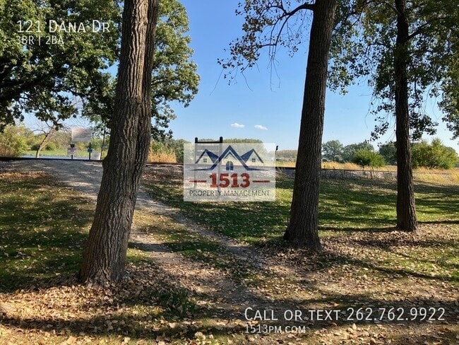 Building Photo - 121 Dana Dr