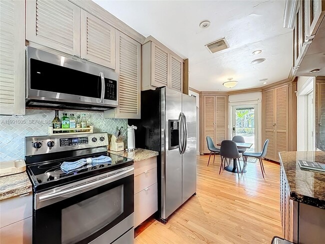 Building Photo - 1419 NE 4th Ct