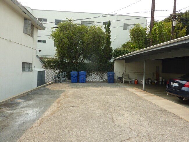 Building Photo - 2017 N Hoover St