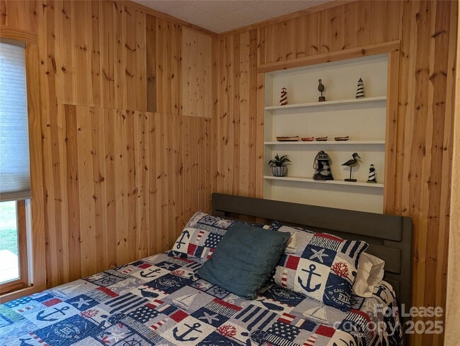 Building Photo - 187 Commodore Loop