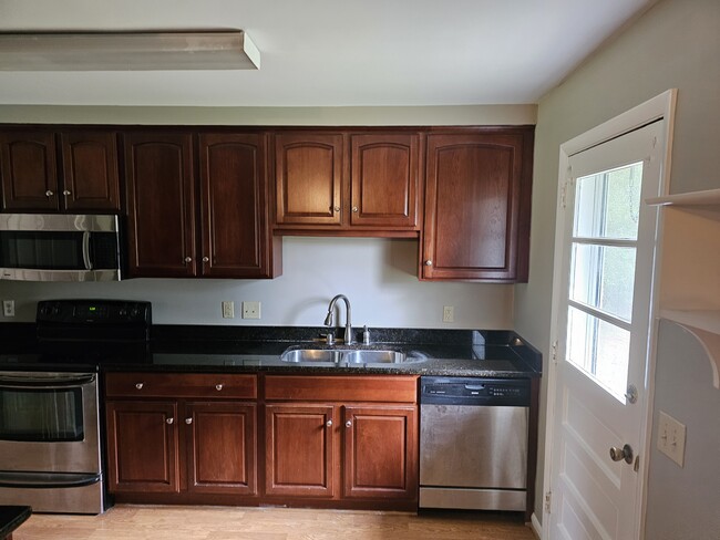 Kitchen - 202 Magnolia Dr