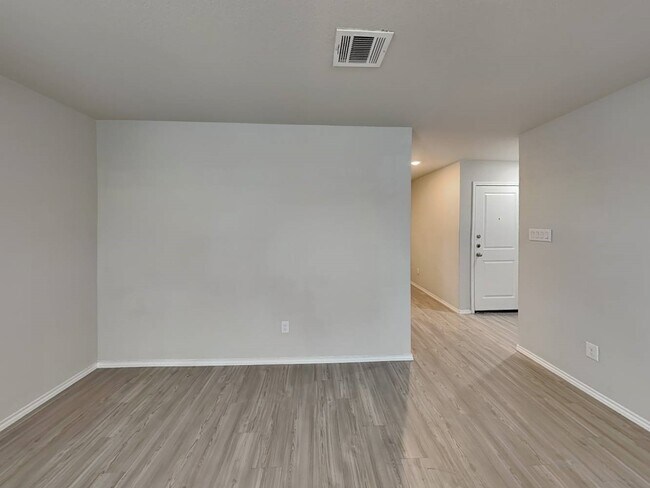 Building Photo - 3238 Kornberg Dr