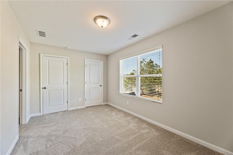 Building Photo - 978 Valley Rock Dr