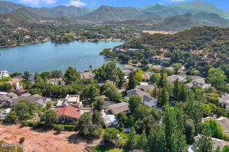 Building Photo - 279 Lake Sherwood Dr