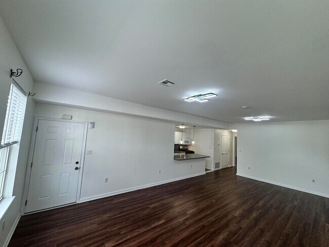 Building Photo - 225 Halladay St