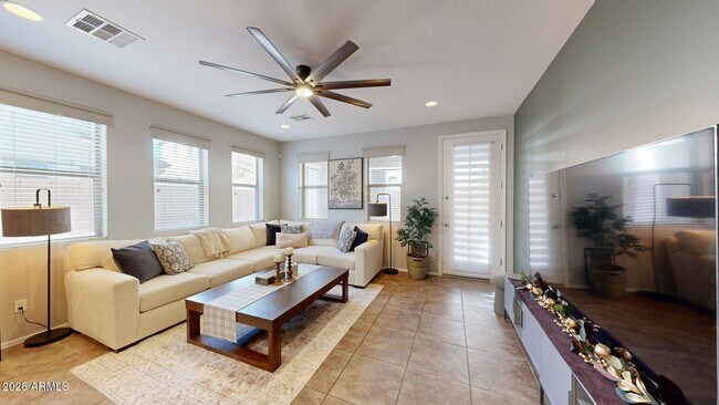 Building Photo - 3272 E Meadowview Dr